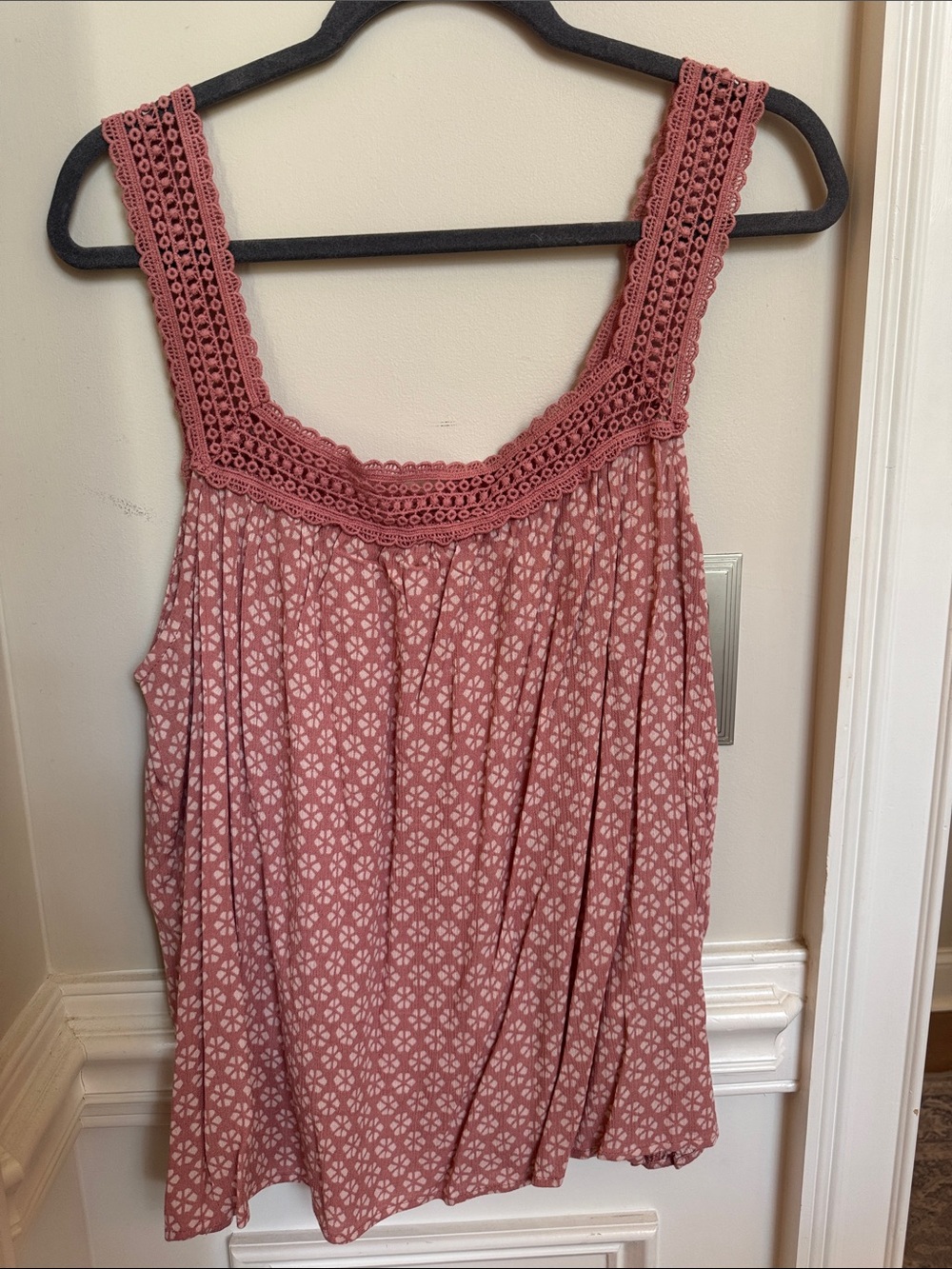 Market & Spruce Crochet-Trim Floral Print Tank Top in Dusty Rose